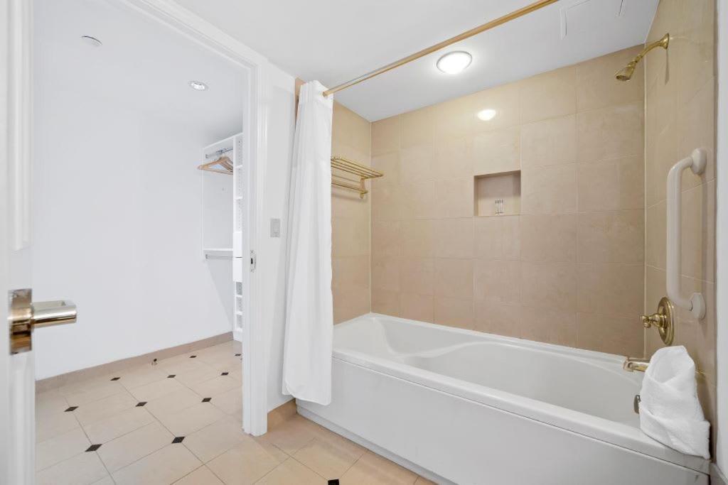 Apartment Cozysuites At Showboat 2br 3ba